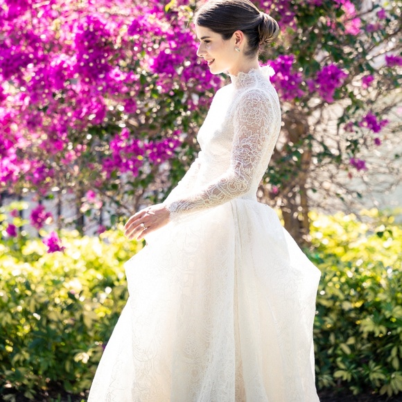 VERA WANG WEDDING DRESS - Picture 7 of 13